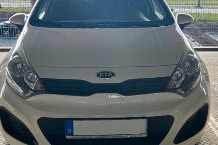 Kia Rio 128.500 km 3.400 &euro; München 80807