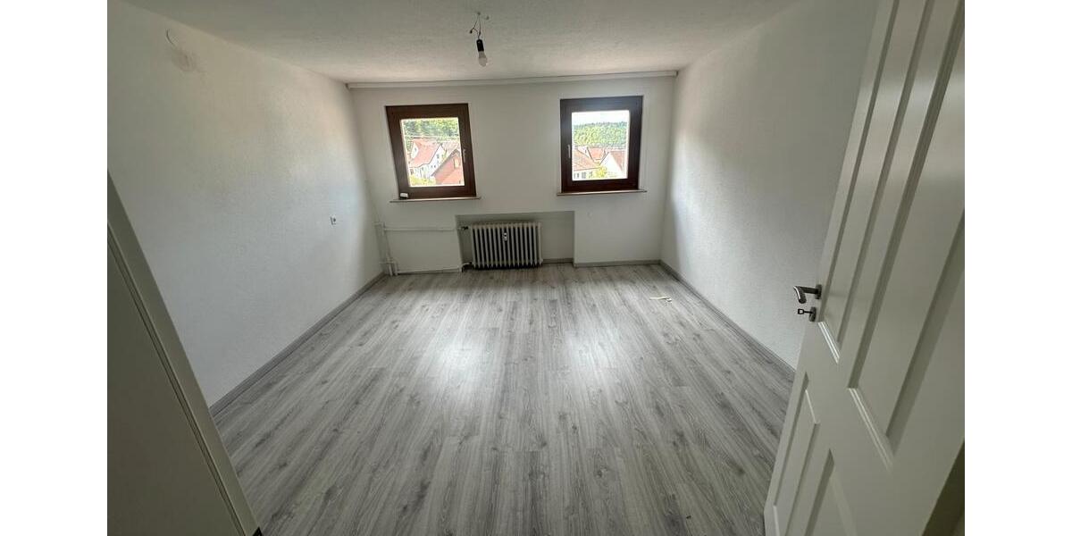 Dachgeschoßwohnung Albstadt Gemarkung Onstmettingen - 4 Zimmer, 100 m&sup2;, 850&euro; | Angebot:26670369