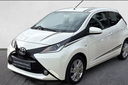 Toyota Aygo (X) 77.390 km 7.290 &euro; Porta Westfalica 32457