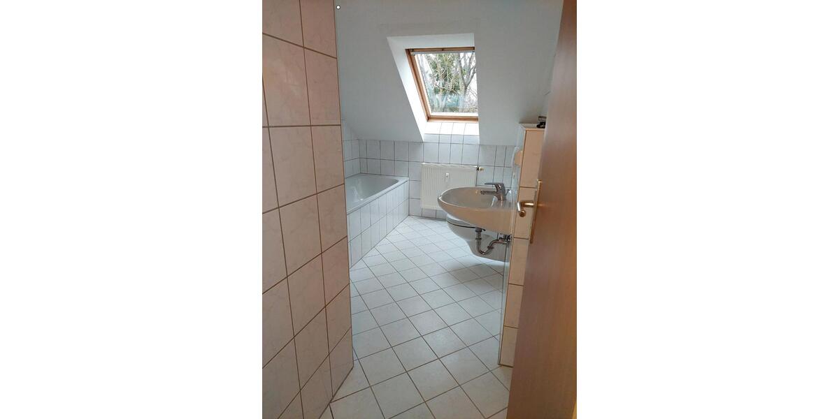 Dachgeschoßwohnung Erfurt Hochheim - 3 Zimmer, 78 m&sup2;, 890&euro; | Angebot:26354149