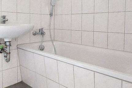 Wohnung Zwickau Pölbitz - 4 Zimmer, 71 m&sup2;, 365&euro; | Angebot:26671831