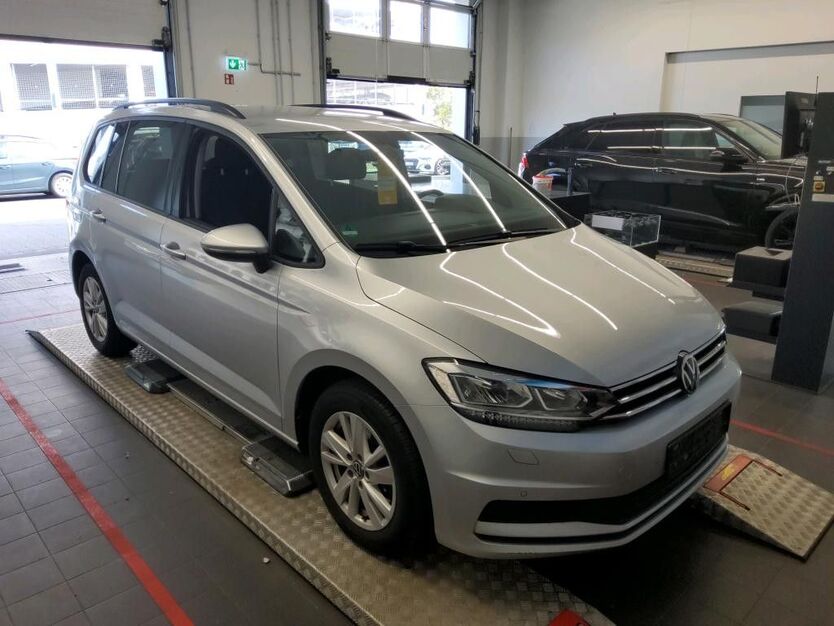 VW Touran 98.500 km 23.390 € Peine 31228