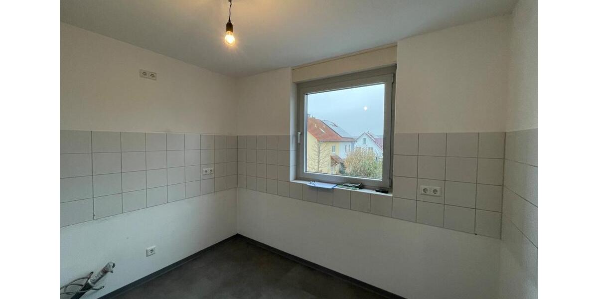 Attraktive 3-Zi.-Whg. mit Balkon in ruhiger Lage von Veitshöchh. 3 zimmer