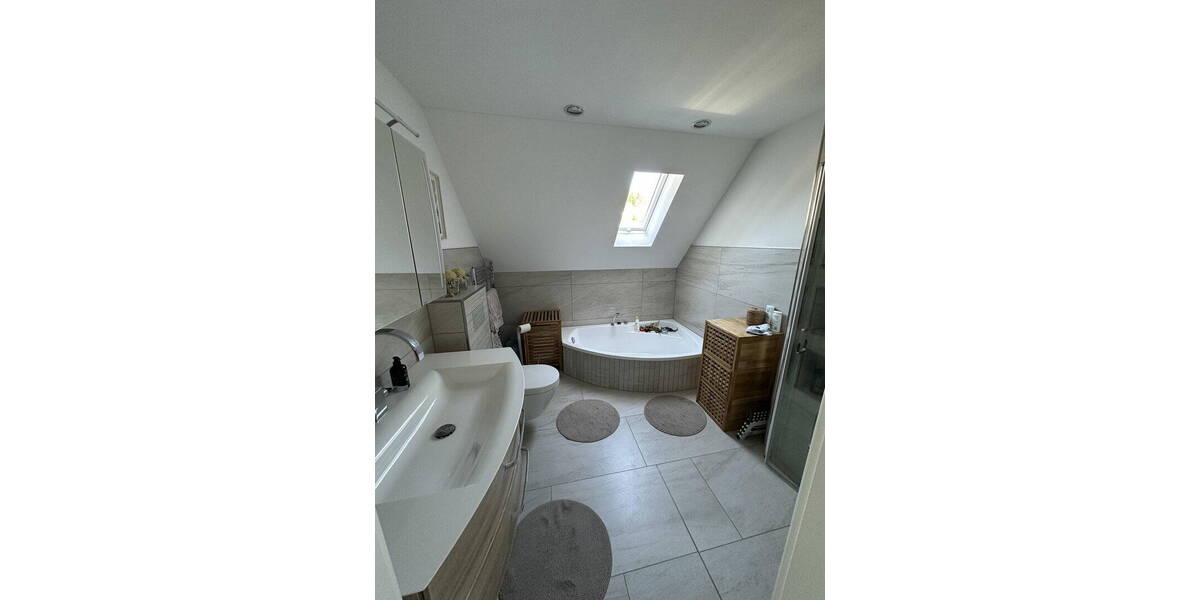 Einfamilienhaus Bergneustadt - 7 Zimmer, 240 m&sup2;, 570.000&euro; | Angebot:26330511