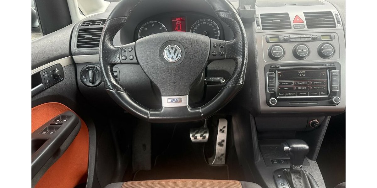 VW Touran 2.0 TDI DSG R-Line Edition Xenon Navi 223.500 km 7.500 &euro; Altdorf 84032