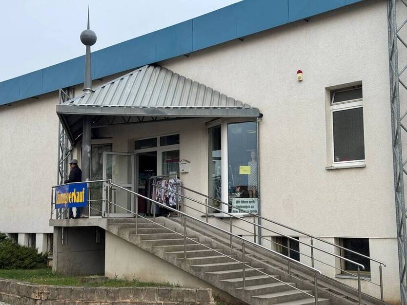 Gebäudeensemble Halle PKW Grundstück mit viel Platz für Ihre Ideen