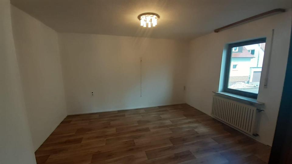 Etagenwohnung Bad Windsheim - 2.5 Zimmer, 95 m&sup2;, 950&euro; | Angebot:24964776