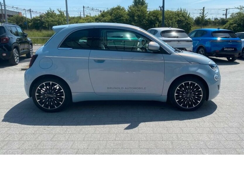 Fiat 500e la Prima ´´Himmelblau´´ 2.500 km 24.900 € Backnang, 71522