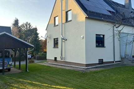 Erstbezug nach Ausbau: Stilvolle, möblierte Doppelhaushälfte mit Kamin, Garten & Carport in Chemnitz 4 zimmer