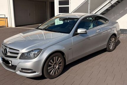 Mercedes-Benz C 250 84.000 km 12.990 &euro; Köln 50668