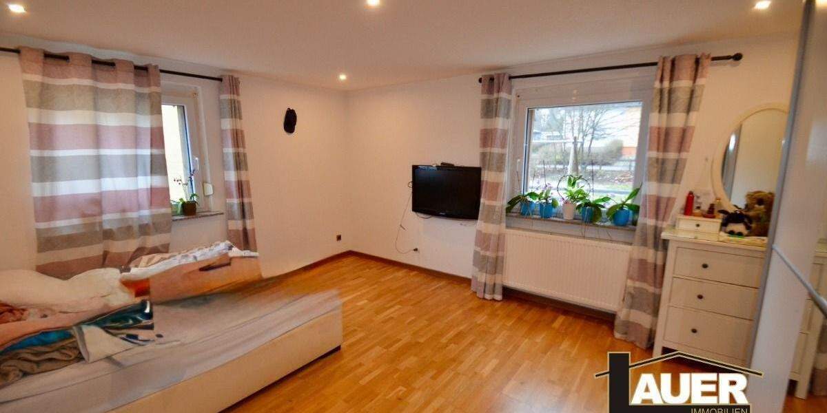 Doppelhaushälfte mit großem Garten in Saabrücken zu Verkaufen. 6 zimmer