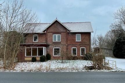 MehrfamilienhausWohnhaus mit großem Grundstück & Baugenehmigung 10 zimmer