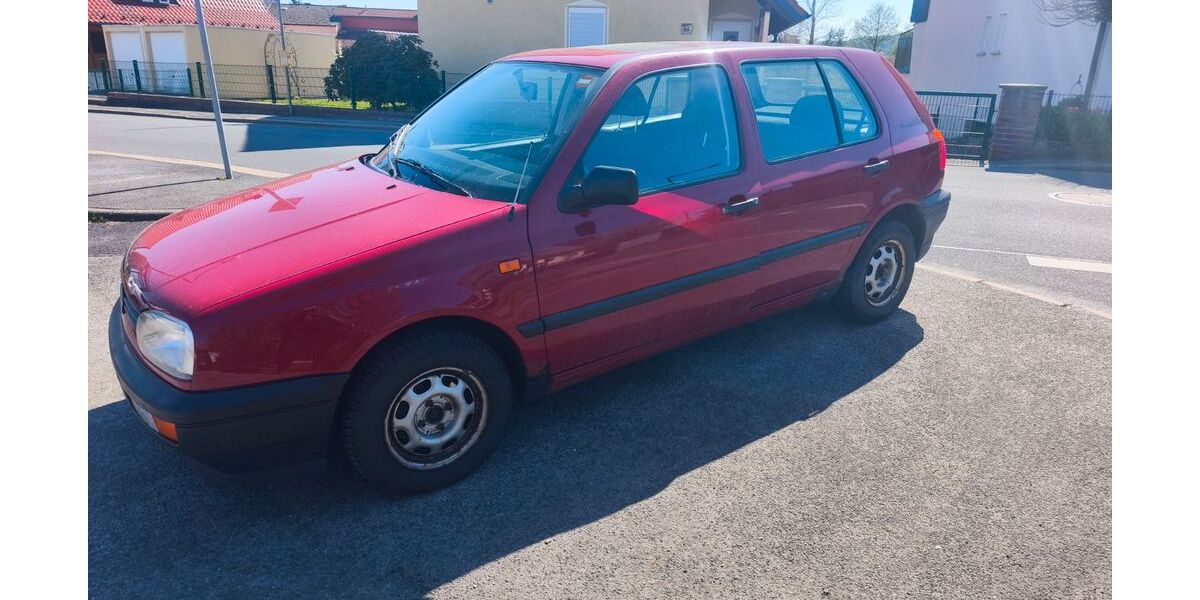 VW Golf 142.000 km 650 &euro; Neustadt bei Coburg 96465