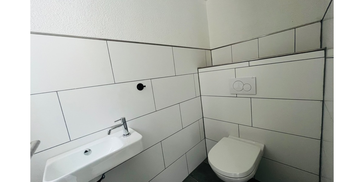 Teilsaniertes Einfamilien-Mehrgenerationenhaus mit Terrasse, Garage und opt. Grundstückserweiterung - Einfamilienhaus Horb am Neckar | Angebot:26083100