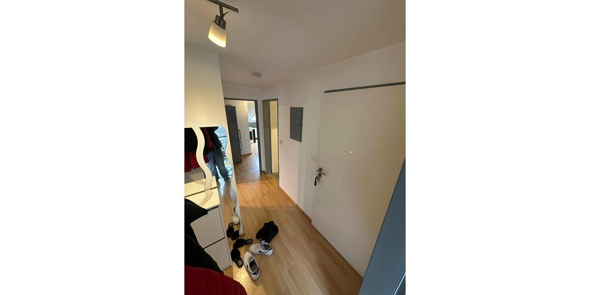 Helle 3 Zi. DG Wohnung mit Dachterrasse in ruhiger Lage 3 zimmer