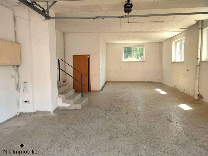 ++ neue, beheizbare Gewerbefläche in Roßwein - mit BüroZimmer, Toilette & Rolltorzugang ++