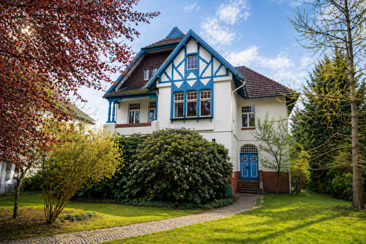 Einfamilienhaus Bad Schwartau - 12 Zimmer, 355 m&sup2;, 880.000&euro; | Angebot:26745406