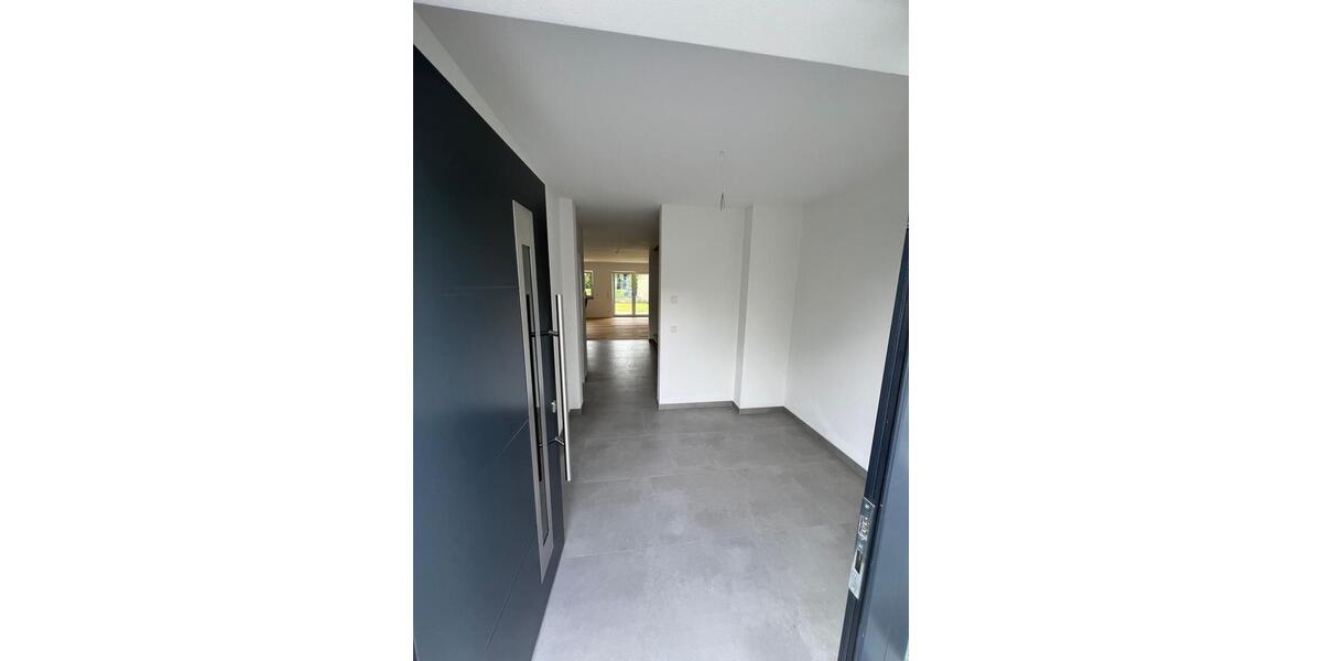 Reihenhaus Zeitlarn - 9 Zimmer, 150 m&sup2;, 2.250&euro; | Angebot:26703963