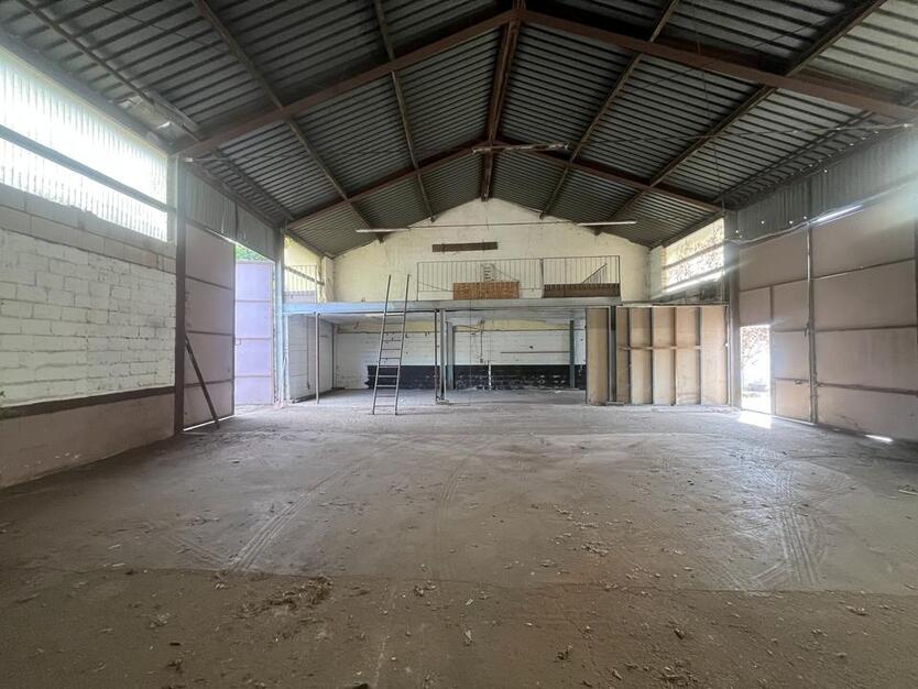 290qm Halle + 2.937qm vielseitig nutzbarer Freifläche in Grevenbroich zur Miete zimmer