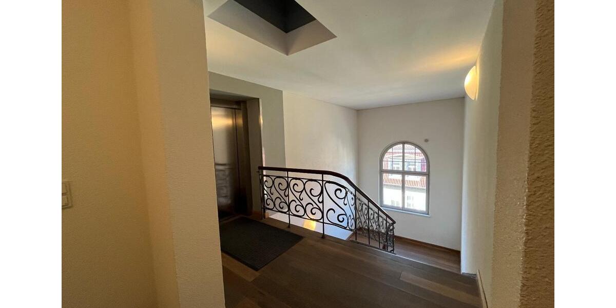 Dachgeschoßwohnung Erfurt - 2 Zimmer, 122 m&sup2;, 1.285&euro; | Angebot:25512316