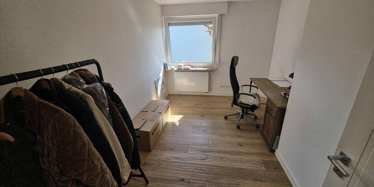 Bungalow Pforzheim Nordstadt - 6 Zimmer, 171 m&sup2;, 2.200&euro; | Angebot:26277512