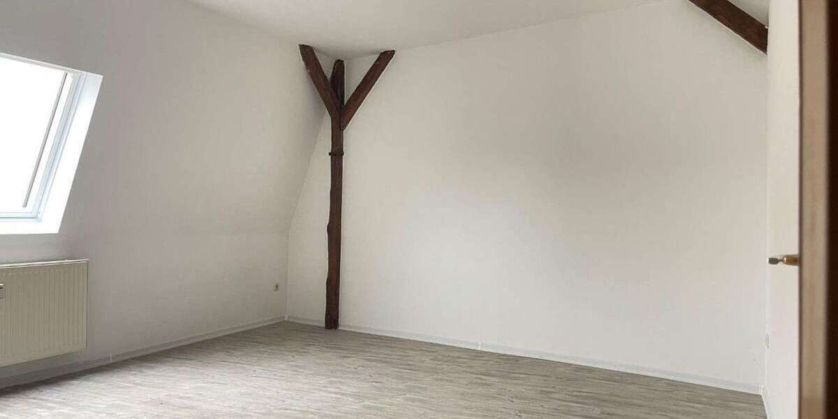 geräumige 3 Zi.-Wohnung inkl. Einbauküche in Pößnecker Stadtvilla - Dachgeschoßwohnung Pößneck Jüdewein | Angebot:21478606