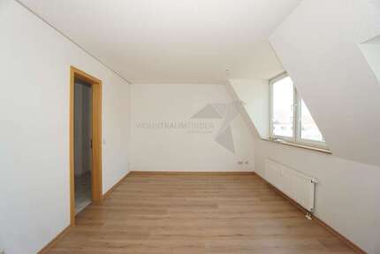 Wohnung Zwickau Mitte-West - 2 Zimmer, 43 m&sup2;, 296&euro; | Angebot:27116864