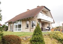 Ansprechendes Wohnhaus in schöner Ortsrandlage von Girod