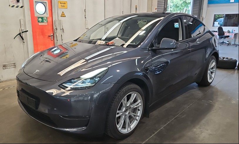Tesla Model Y 98.909 km 32.950 &euro; Bad Kissingen 97688