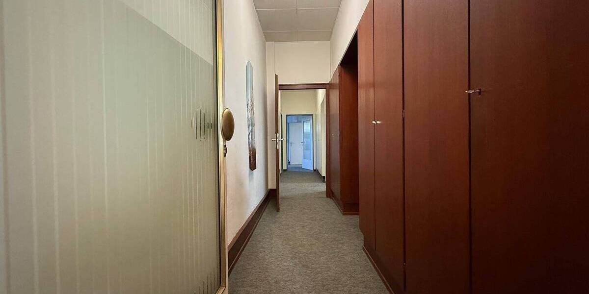 Großzügige Gewerbefläche in zentraler Lage von Mannheim-Neckarau 5 zimmer