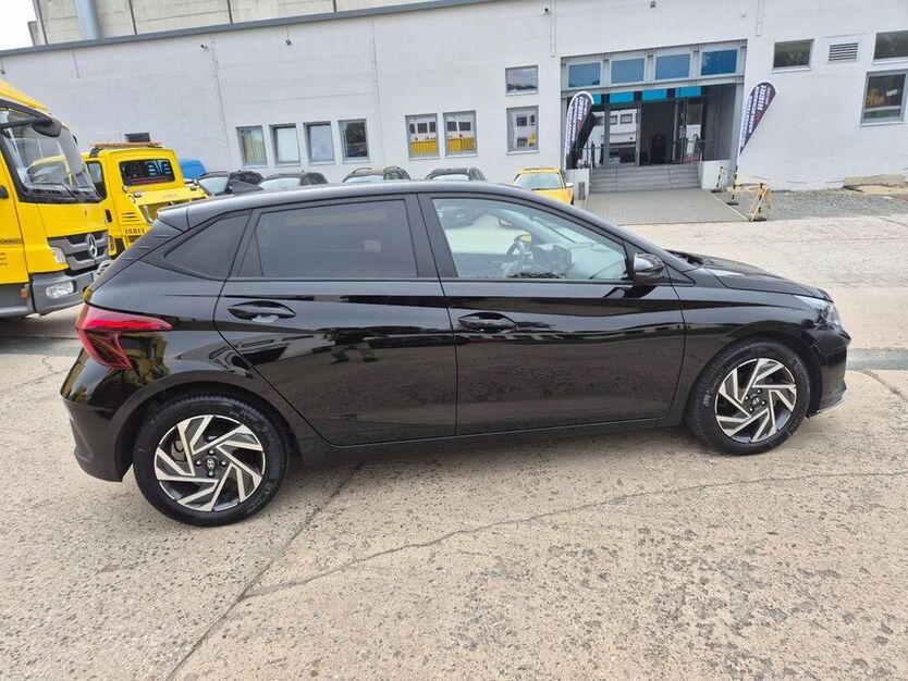 i20