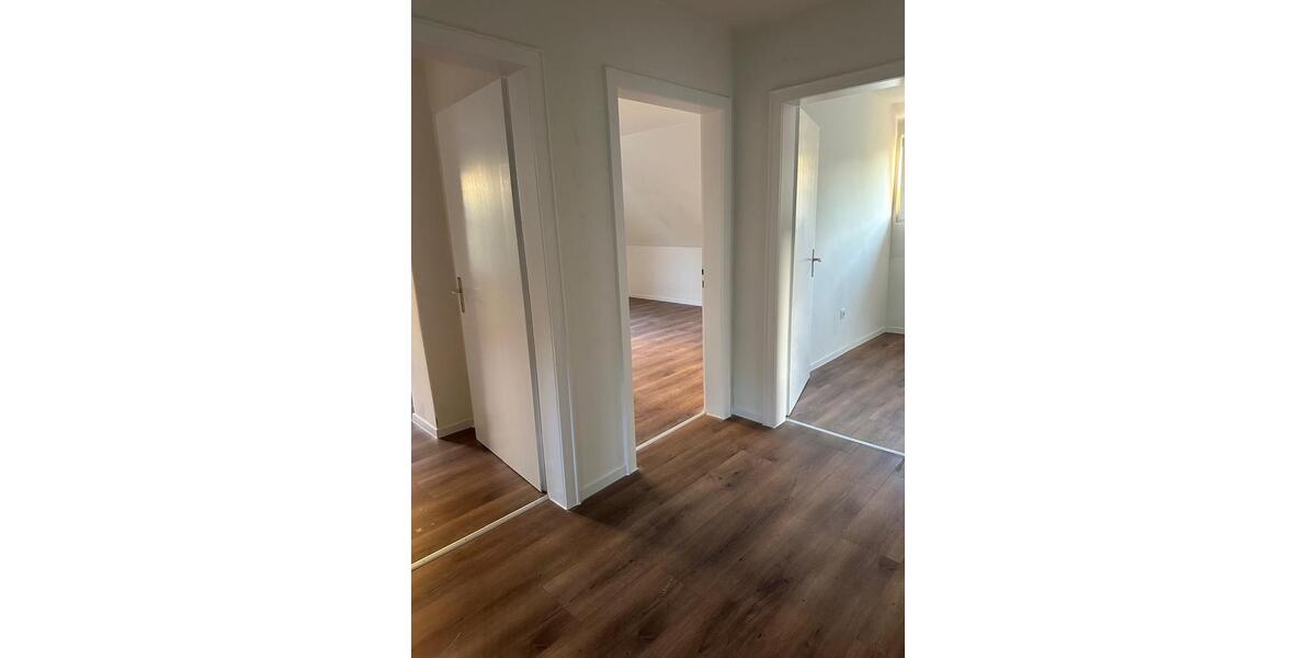 Dachgeschoßwohnung Siegen - 2 Zimmer, 60 m&sup2;, 500&euro; | Angebot:26325992