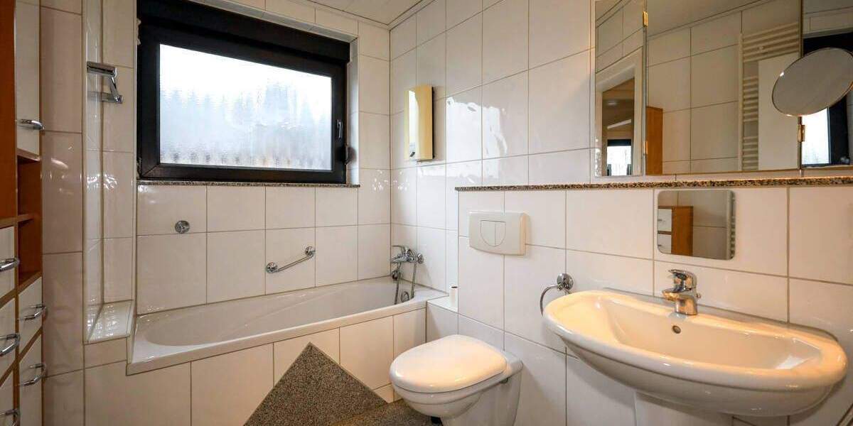 Doppelhaushälfte Langenfeld / Reusrath Reusrath - 6 Zimmer, 121 m&sup2;, 450.000&euro; | Angebot:25473873