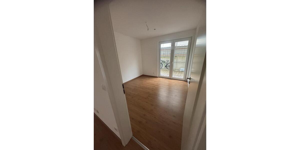 Terrassenwohnung Sinsheim - 4 Zimmer, 90 m&sup2;, 1.500&euro; | Angebot:26036677