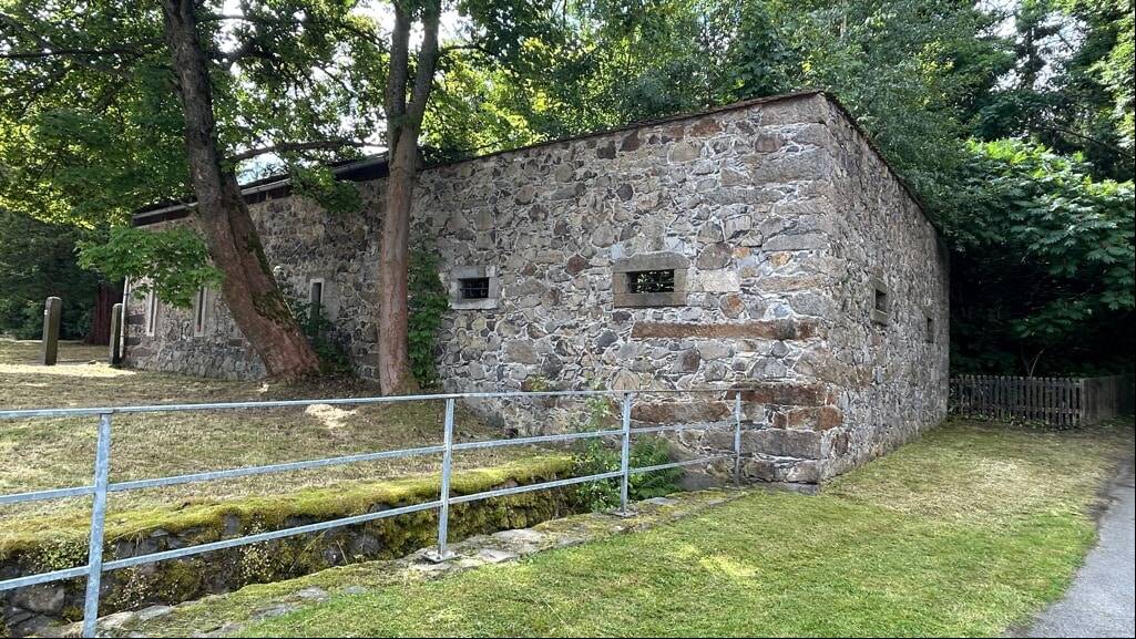 Einfamilienhaus Ebersbach-Neugersdorf Neugersdorf - 2 Zimmer, 300 m&sup2;, 120.000&euro; | Angebot:26257639
