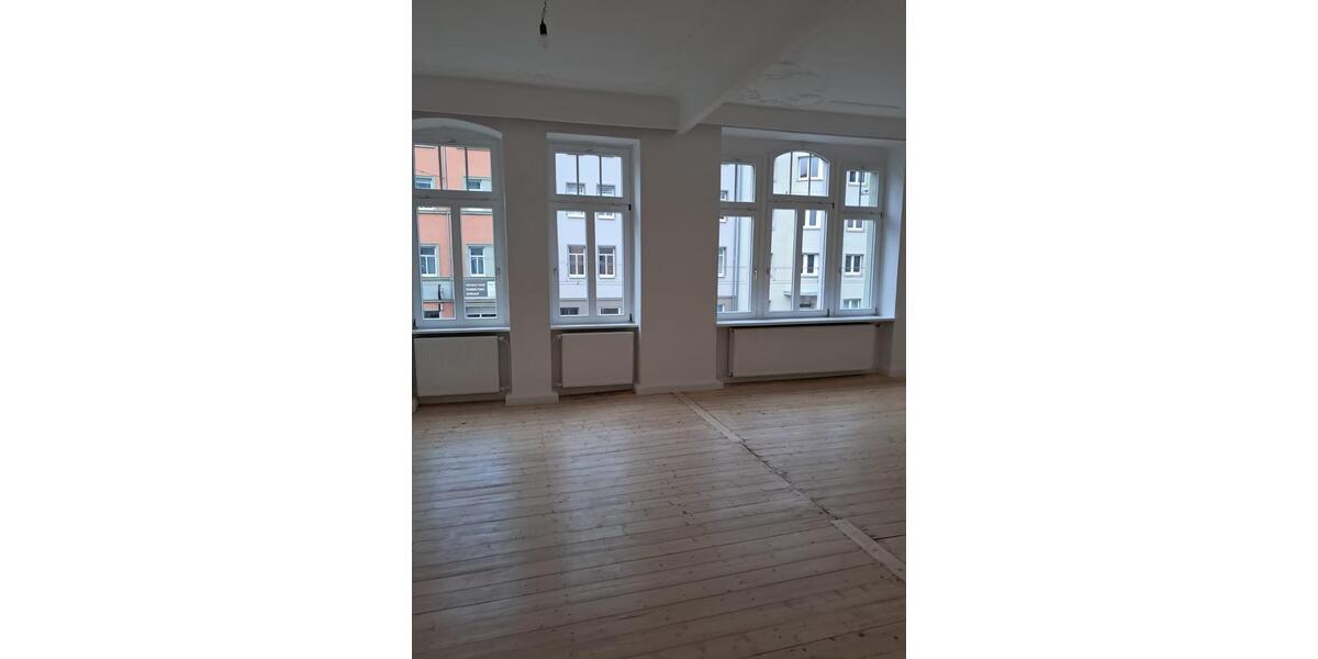 Große 4-Zimmer-Altbauwohnung in zentraler Lage 1.OG 4 zimmer