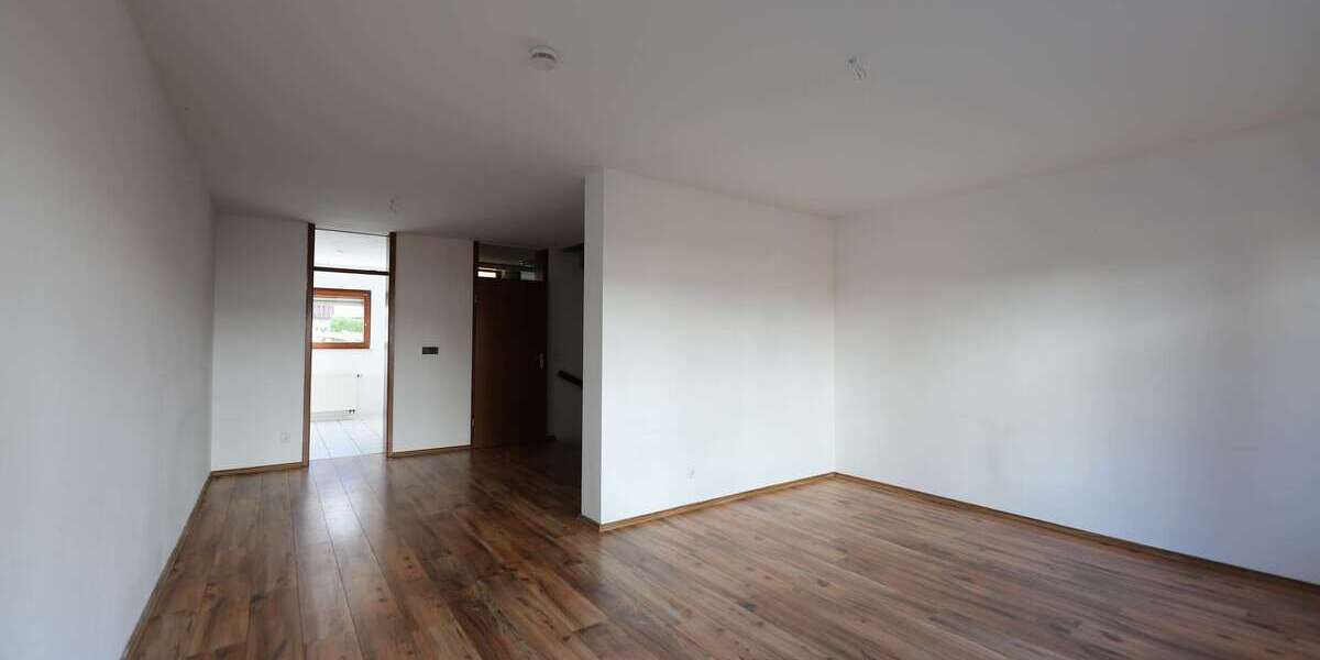 Charmantes Reihenmittelhaus mit Garten, Balkon, Garage und Keller in Großkugel 5 zimmer