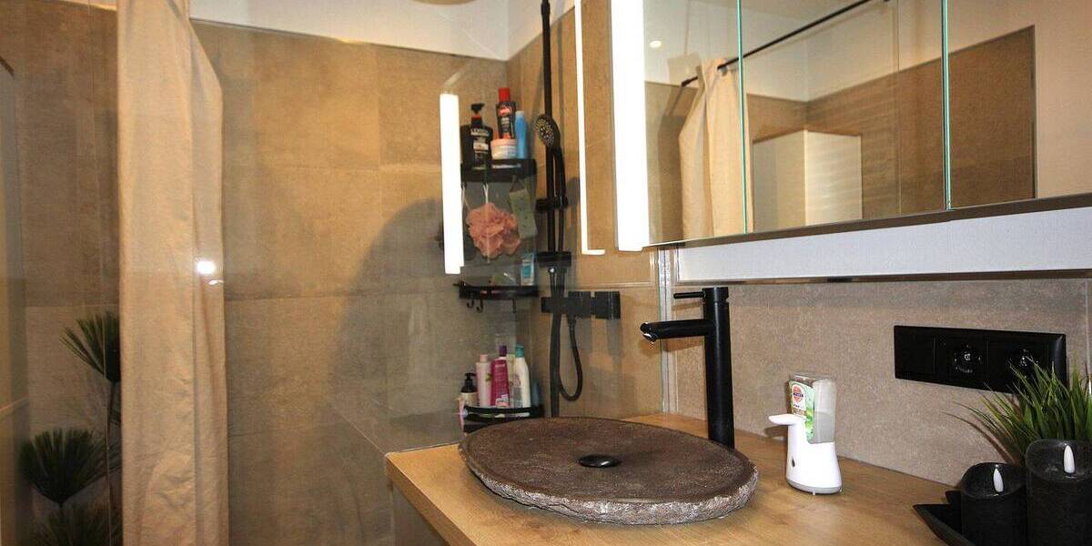 Exklusive Eigentumswohnung mit Swimmingpool & Sauna 4 zimmer