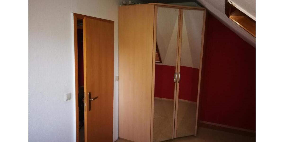 Dachgeschoßwohnung Reinsdorf - 3 Zimmer, 49 m&sup2;, 350&euro; | Angebot:26603588