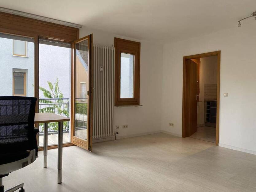 Gepflegte 2,5-Zimmer-Wohnung mit Balkon und EBK im östlichen Zentrum
