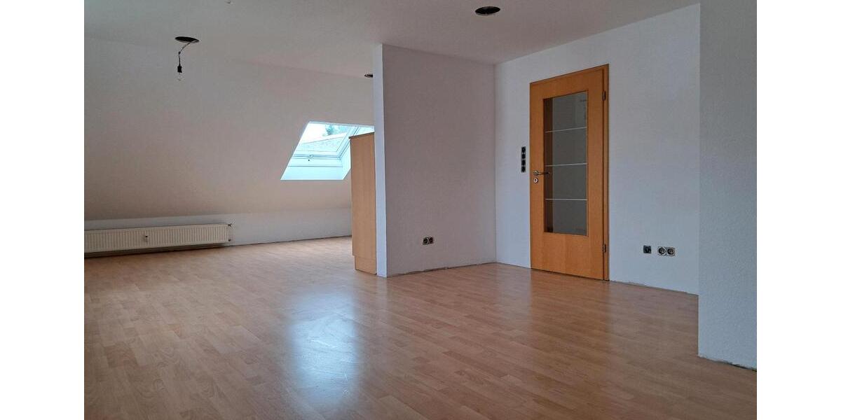 Dachgeschosswohnung im Ortskern von Neuhof 2 zimmer