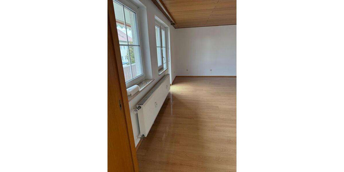 Etagenwohnung Schwarzenfeld - 3 Zimmer, 72 m&sup2;, 560&euro; | Angebot:26699667