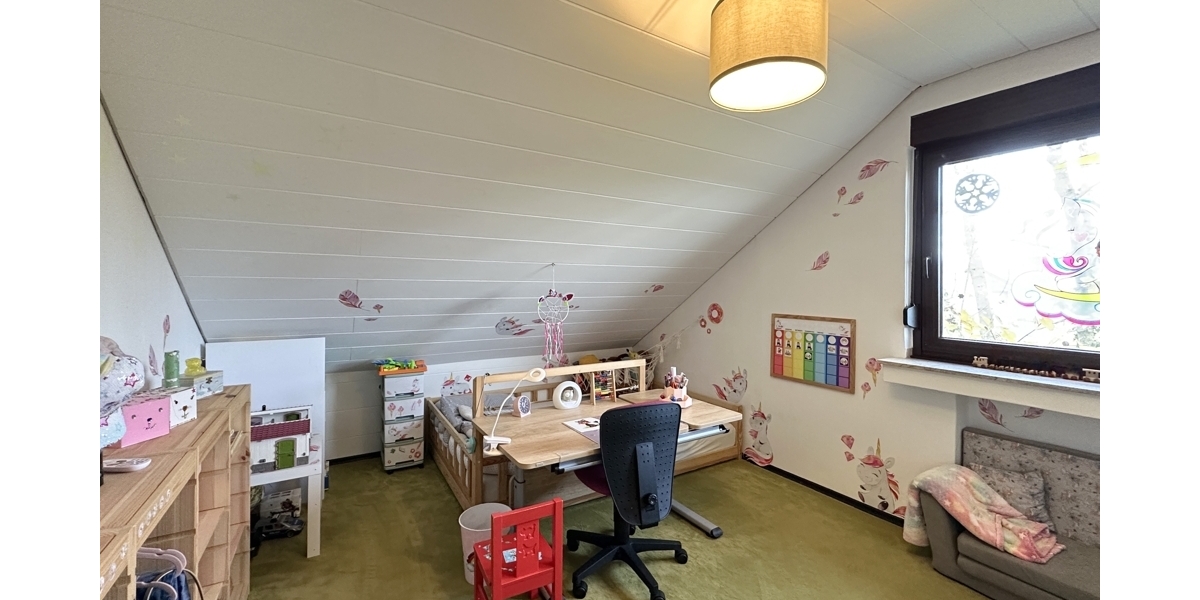 JÄSCHKE - Großzügige 4-Zimmer-Dachgeschosswohnung mit Gartenanteil und Garage - Dachgeschoßwohnung Aachen / Nütheim Nütheim | Angebot:25340362