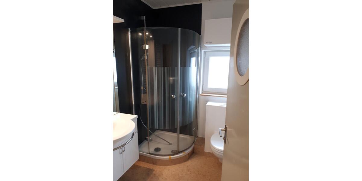 Reiheneckhaus mit großem Garten und Garage 5 zimmer