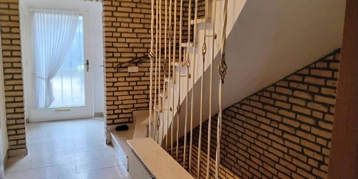 ***BÜSCHER IMMOBILIEN*** RESERVIERT!!! Geräumiges Reihenendhaus mit Vollkeller und 5 Zimmern auf einem Erbpachtgrundstück in zentrumsnaher Wohnlage 5 zimmer