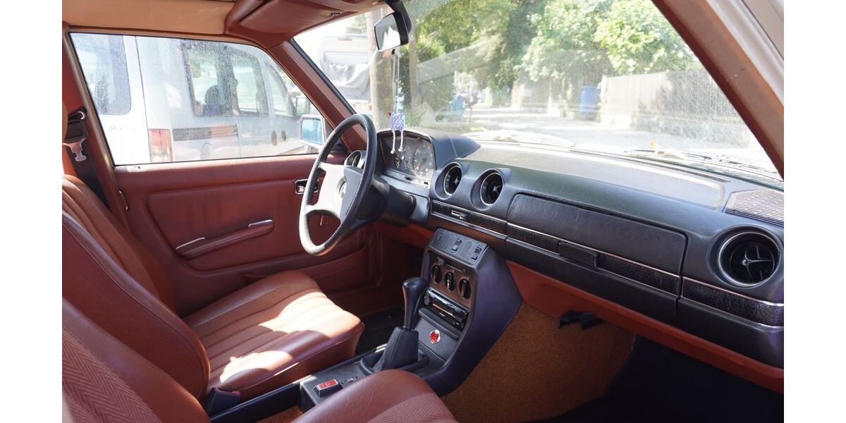 Mercedes-Benz 200 215.000 km 11.999 &euro; Niederschönenfeld 86694