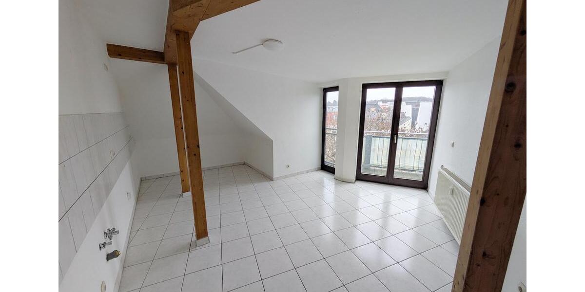 Dachgeschoßwohnung Zwickau - 4 Zimmer, 95 m&sup2;, 620&euro; | Angebot:26681040