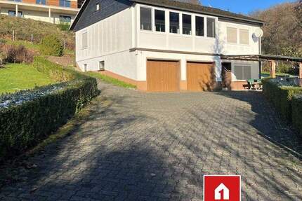 *RESERVIERT* Charmantes Einfamilienhaus mit großem Grundstück, Wintergarten und 2 Garagen! 4 zimmer