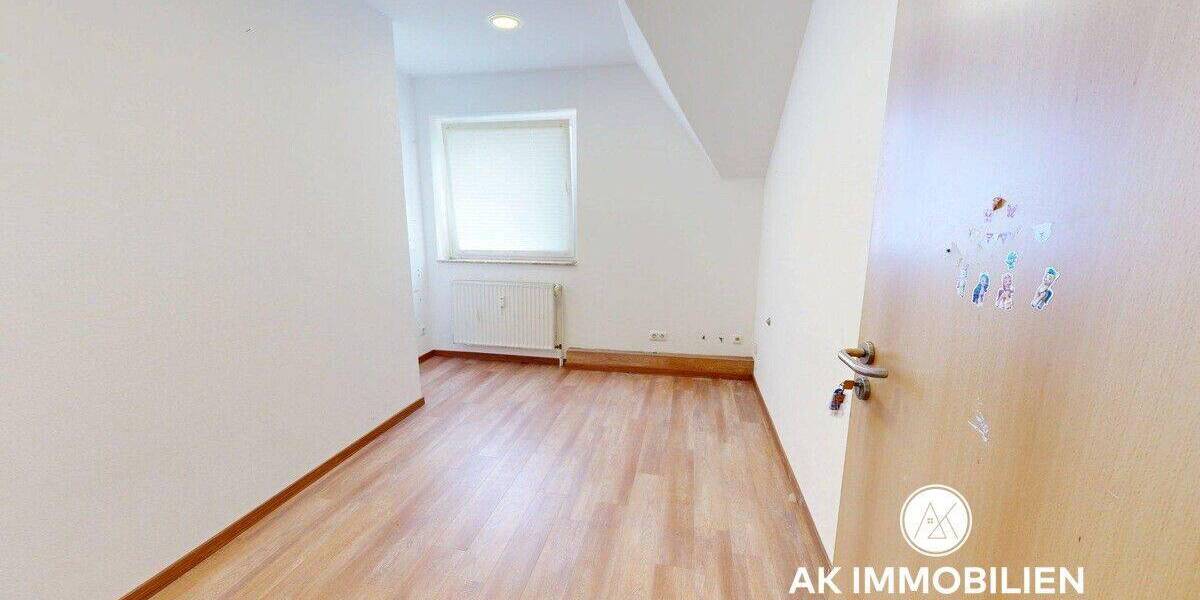 Etagenwohnung Hessisch Oldendorf - 6 Zimmer, 140 m&sup2;, 800&euro; | Angebot:26862704