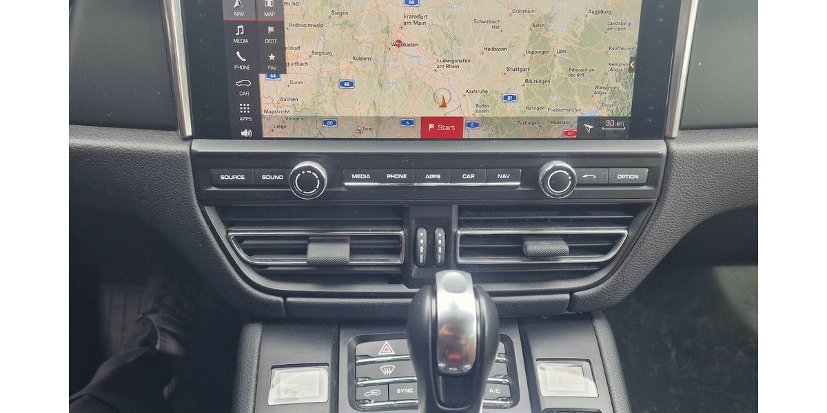 Porsche Macan Panoramadach NAVI Klimaautomatik 3-fach 129.000 km 39.998 &euro; Landau 76829